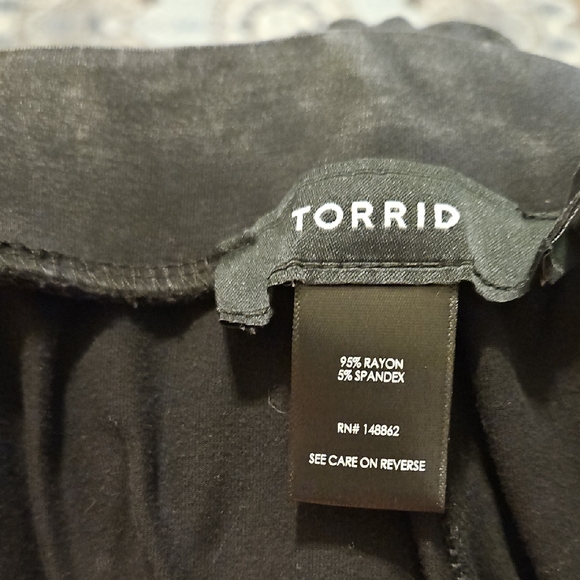 Torrid Charcoal Washed Capris - Picture 6 of 7